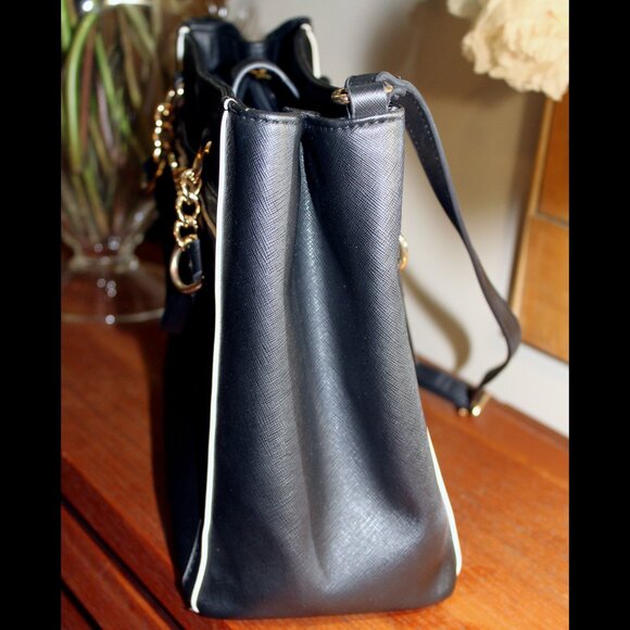 SOLD Designer Inspired Tommy Hilfiger Structured Bag - Picture 4 of 10